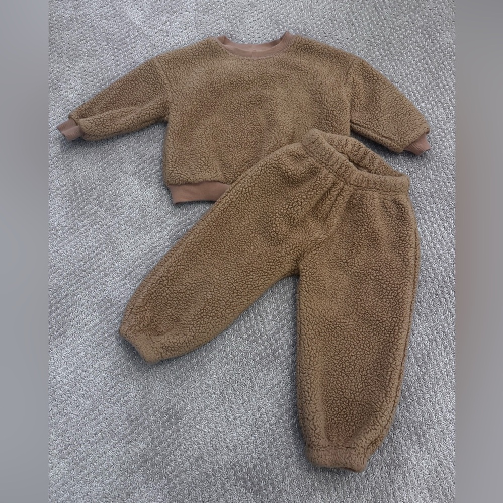 Rylee + Cru Caramel Sherpa Sweatpants & Joggers Set. Like New!